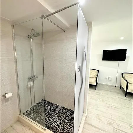 Evans Realty As Lujoso Estudio Nikki *